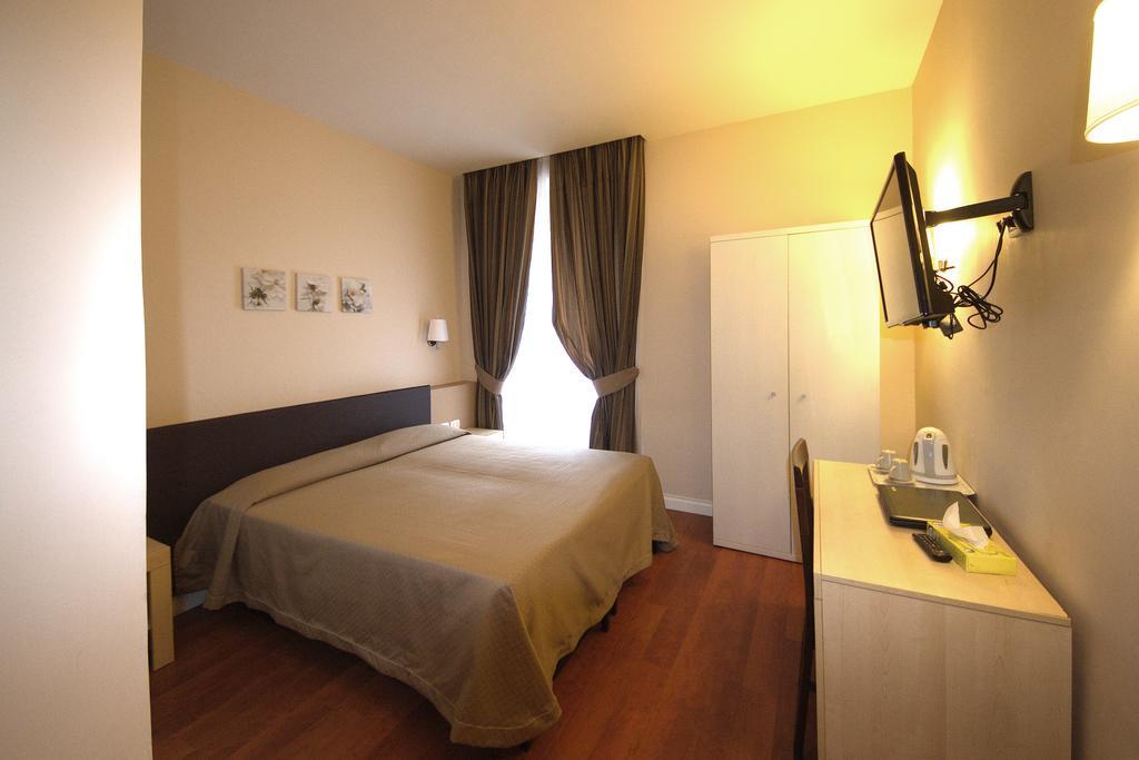 Roma Rooms Colosseum Room photo