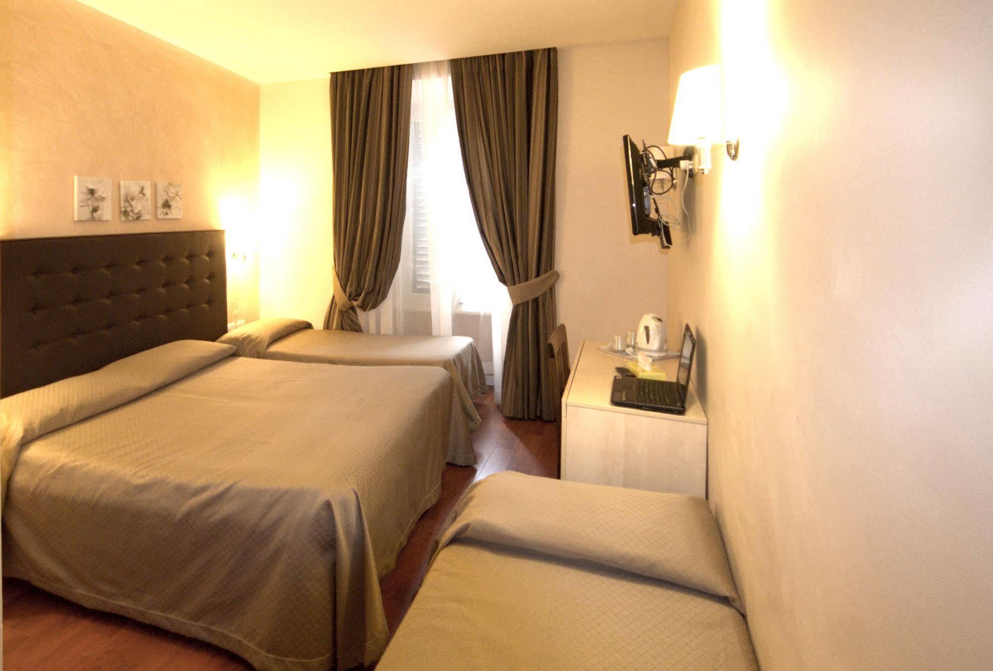 Roma Rooms Colosseum Exterior photo